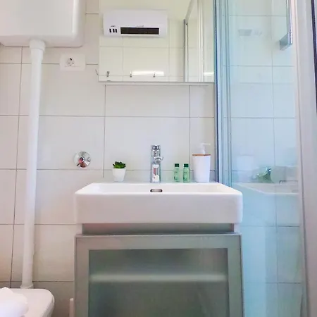 Beachfront Mala Tereza דירה *